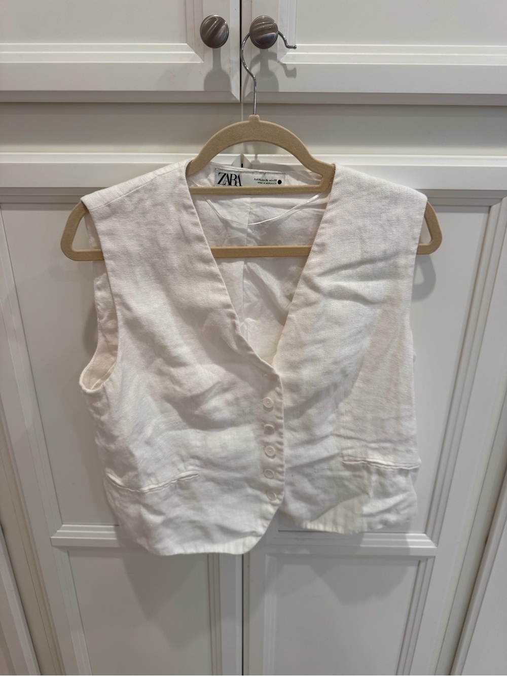 ZARA Cream Button-Front Sleeveless Vest